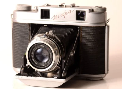 Seltene ISKRA klappbare Messsucherkamera mit Industar-58 75 mm f/3,5 Objektiv - Bild 1 von 4