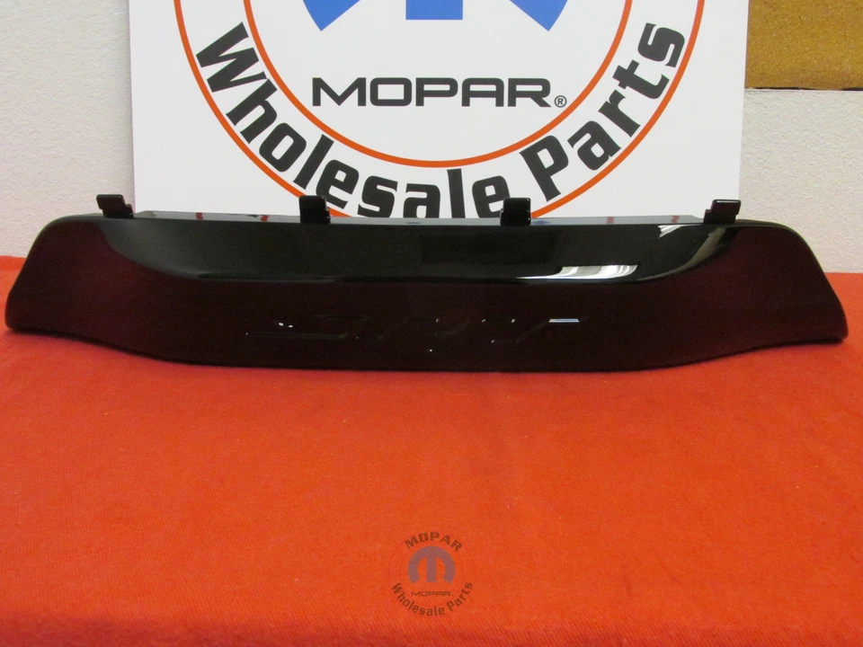 JEEP Grand Cherokee SRT para-choque reboque engate acabamento moldura SRT 8 NOVO FABRICANTE DE EQUIPAMENTO ORIGINAL MOPAR - Imagem 2 de 4