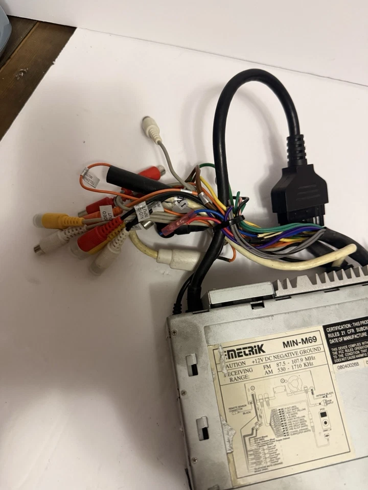 Pantalla abatible estéreo de auto DIN única Foto 4 de 4