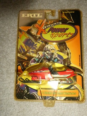 2000 Ertl X-Treme Power Sports Red Polaris XC 500 Classic Snowmobile NIP