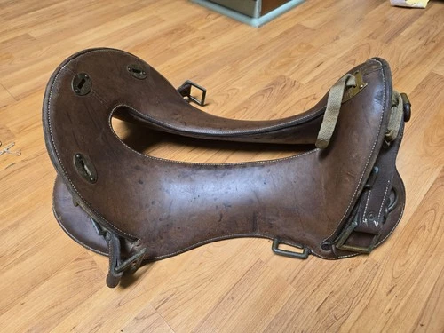 US Cavalry Saddle 11 1/2" Seat WW1 McClellan leather brown  Marked F 147.FA