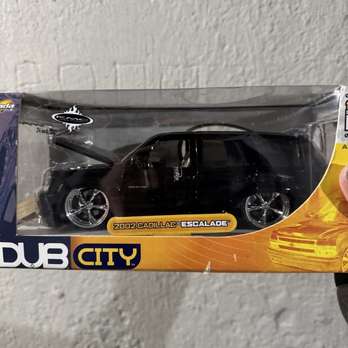 New- Very RARE OLD Jada Toys DUB CITY 2001 SUBURBAN BLACK FROM Japan 1/24 F/S