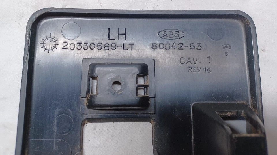 84-88 PONTIAC FURO GT COUPE б/у левая ручка водительской двери ободок 20330569 - Изображение 3 из 3