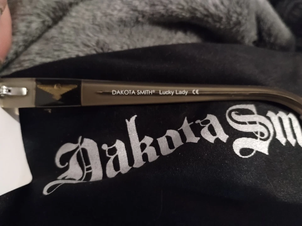 NUEVO Gafas de sol Dakota Smith Lucky Lady Rouge 56-16-135 polarizadas genuinas Foto 4 de 4