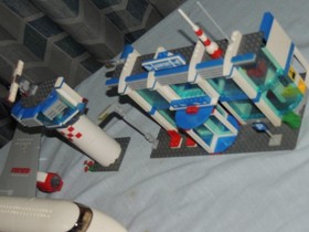 Lego 3182 City Airport 100% complete w/instruction manual MICE!