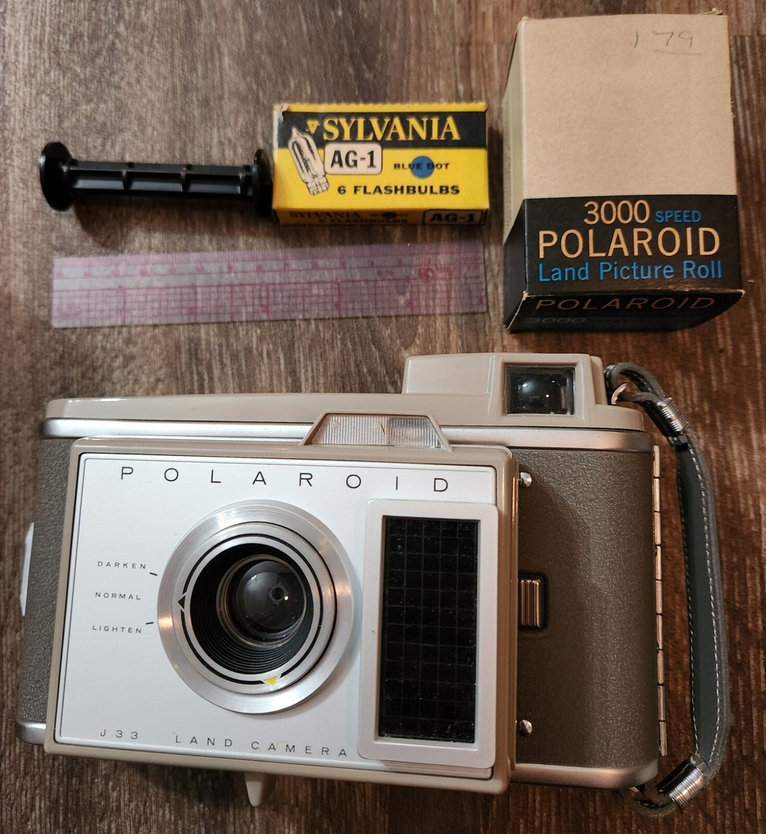 Vintage Polaroid J33 Land Camera - Film Type 37, 3000 Speed