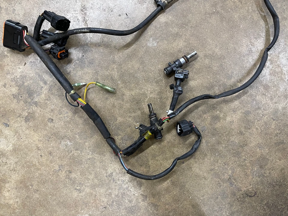 Inyector clásico amarillo Polaris Switchback 900 IQ 700 Dragon 600 RMK 05 06 07-21 Foto 2 de 4