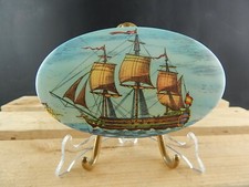 VINTAGE ATTACCAPANNI APPENDIABITI OTTONE PLASTICA DURA STAMPATA VELIERO GALEONE