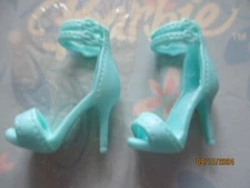 BARBIE DOLL / PAIR OF SHOES: BOOTS, PUMPS ....... (2700)