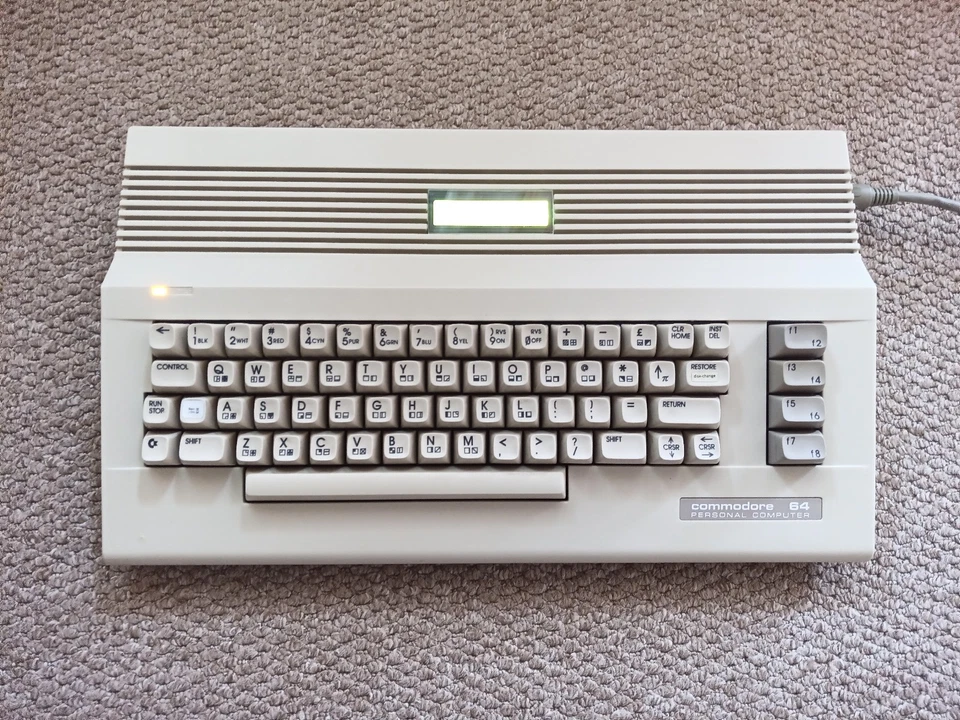 Comodore 64 II mit Jiffy-Dos, und intigrierten SD2IEC Kartenleser