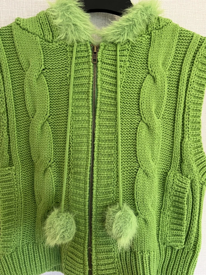 Chaleco tejido Urban Outfitters verde pompón - talla mediana. Foto 3 de 4