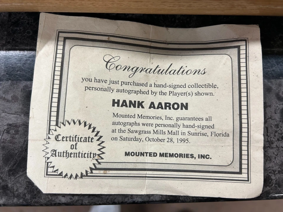Bate de béisbol Adirondack firmado por Hank Aaron automático montado recuerdos certificado de autenticidad fechado Foto 2 de 4