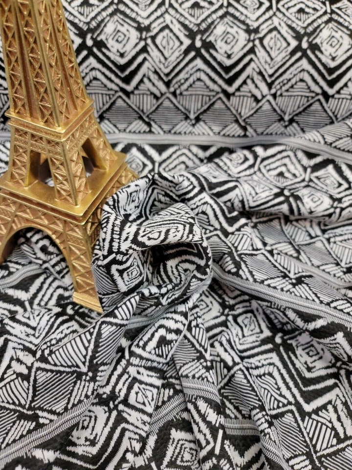 Tejido tejido de punto elástico rosa por yarda lentejuelas plateadas bordado hoja Foto 3 de 4