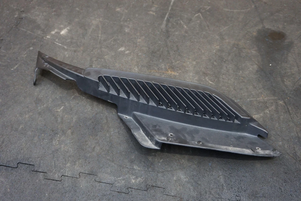 Panel de ajuste de cubierta de parabrisas de pantalla superior derecha 5NV04RXFAE Dodge Viper GEN 5 13-17 Foto 2 de 4