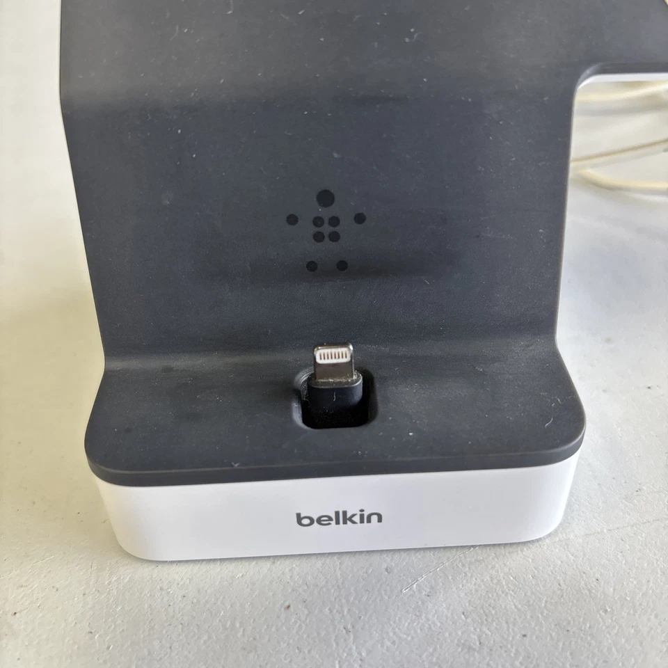 Base de carga Belkin F8J200TTWHT potente para Apple Watch iPhone Foto 2 de 4