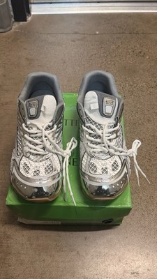 Bottega Vendetta Size 41 New with Boxes Made In Italy Silver