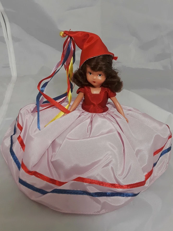 Muñeca Nancy Ann Story Book 6" de alto #187 A January Merry Maid Foto 3 de 4