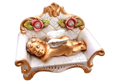 Estatuilla Querubín Porcelana Capodimonte Ángel en El Sofá - Imagen 1 de 4