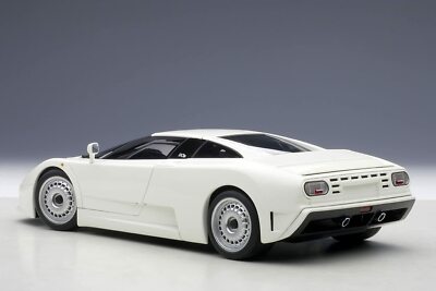 オートアートブガッティ　EB 110 GT ホワイト1:18 1/18 Bugatti EB110 GT White Diecast Car Model By Autoart
