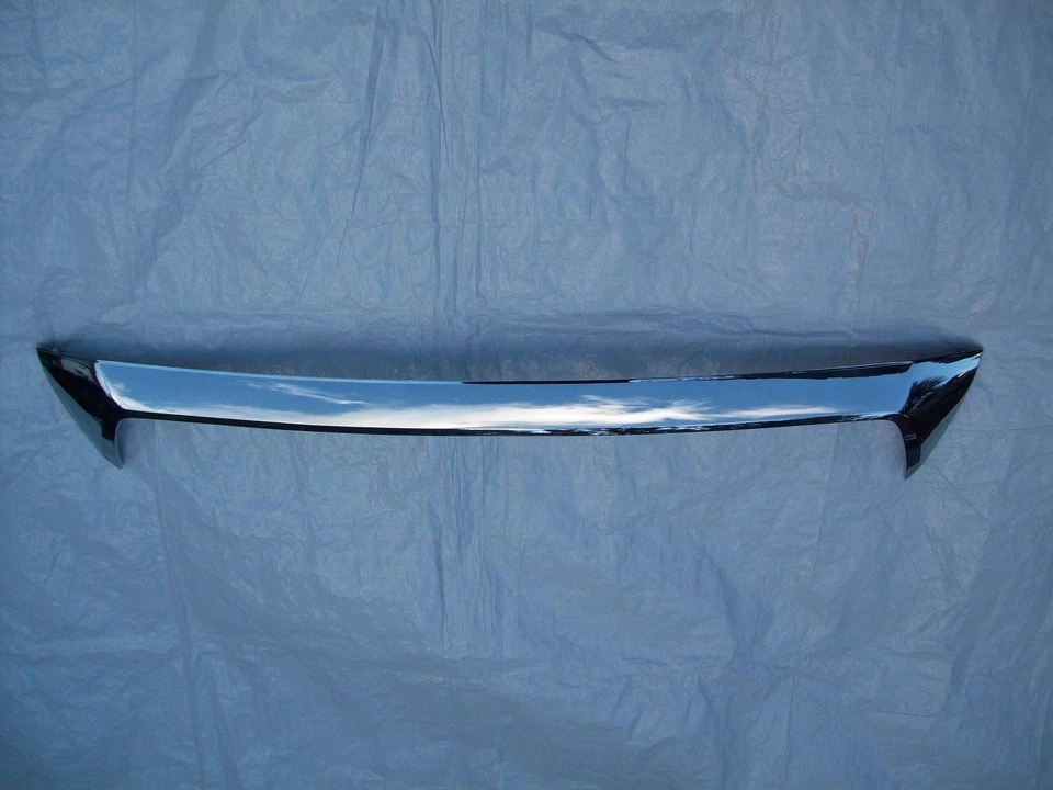 Moldura de rejilla de radiador delantera superior cromada genuina Toyota Hilux 531210K080 Foto 3 de 4