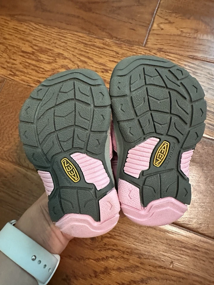 NUEVAS Sandalias Keen Girl’s Venice H2 Niño Impermeables Talla 4 Rosa Senderismo Aire Libre Foto 3 de 4