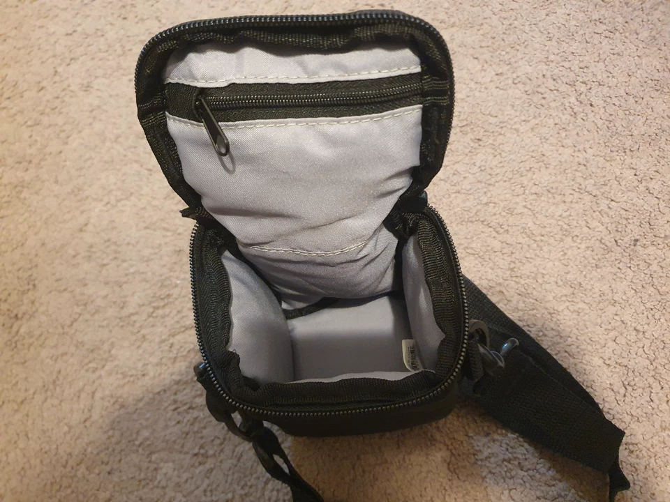 Case Logic Camera Bag (I have many more bags for sale) - image 3 of 4