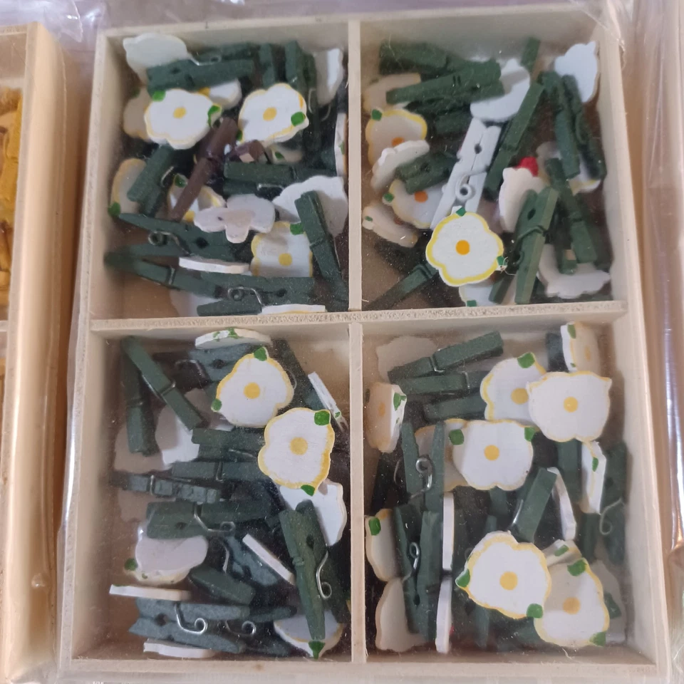 Prendedores de ropa en miniatura para manualidades - Flor del sol - Abejorro y flor blanca Foto 3 de 4