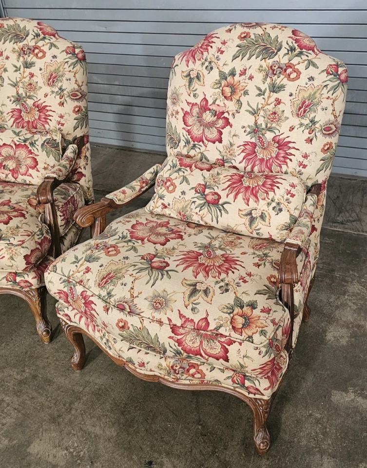 Par de sillones estilo Luis XV de muebles del siglo con tela Chintz y plumón Foto 4 de 4