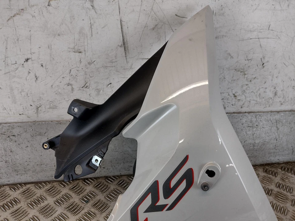 BMW R1200 RS 2018 carenado medio derecho Foto 3 de 4