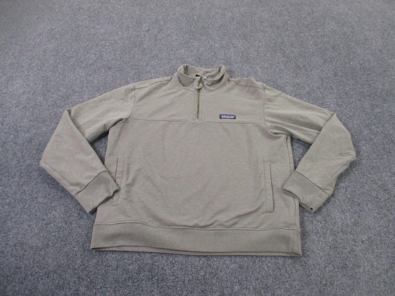 Patagonia Men's Lightweight Gray Hiking Pullover Jacket Sweater