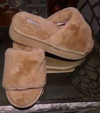 MUK LUKS KIRSTEY IRISH CREAM PLATFORM FAUX FUR SLIPPERS SZ; 7/8 