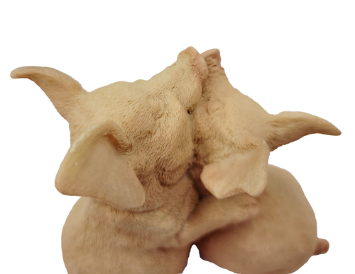 Pigs in LOVE Hugs and Kisses Castagna Italy Small Sculpted Resin Piglet Figurine - Picture 9 of 23