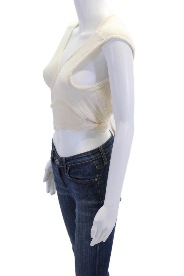 Jens Pirate Booty Mujer Sin Mangas Corbata Frontal Tejido Abierto Envolvente Top Blanco Pequeño Foto 2 de 4