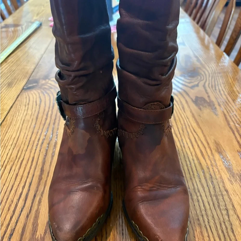 Zodiak brown/cognac vintage women’s cowboy boots, size 8