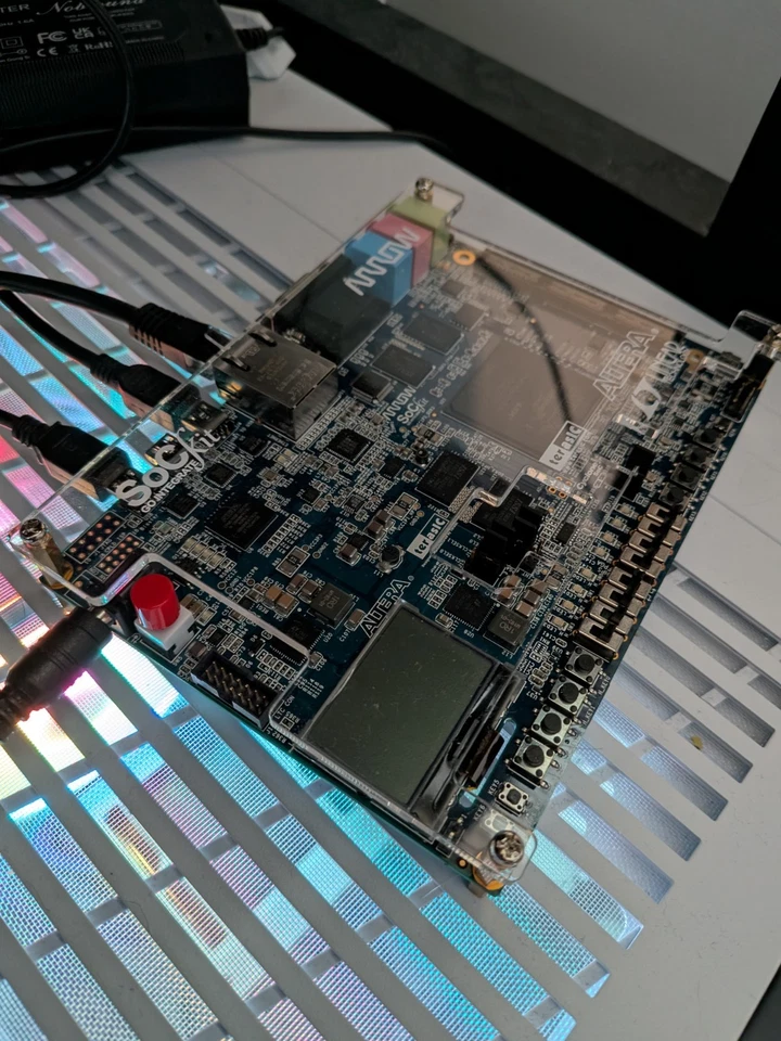 Altera Cyclone V Terasic SoCKit Rev. D 110k LE 1GB + 1GB RAM Evaluation Board - Bild 1 von 2