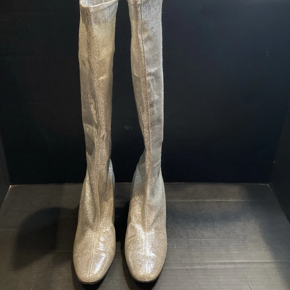 Vintage 1960's Herbert Levine Fitted Silver Boots, Size 7, GoGo Boot NEED REPAIR - Image 4 of 4