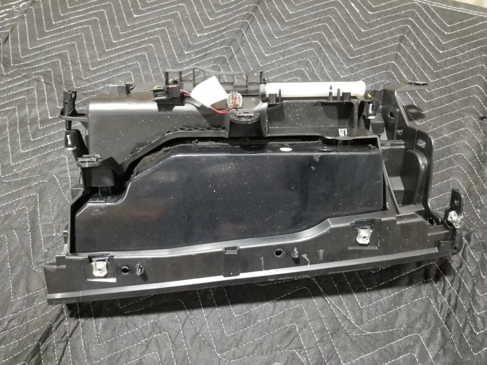 2014 - 2017 MASERATI GHIBLI M157 OEM RIGHT FRONT GLOVE BOX BLACK #116