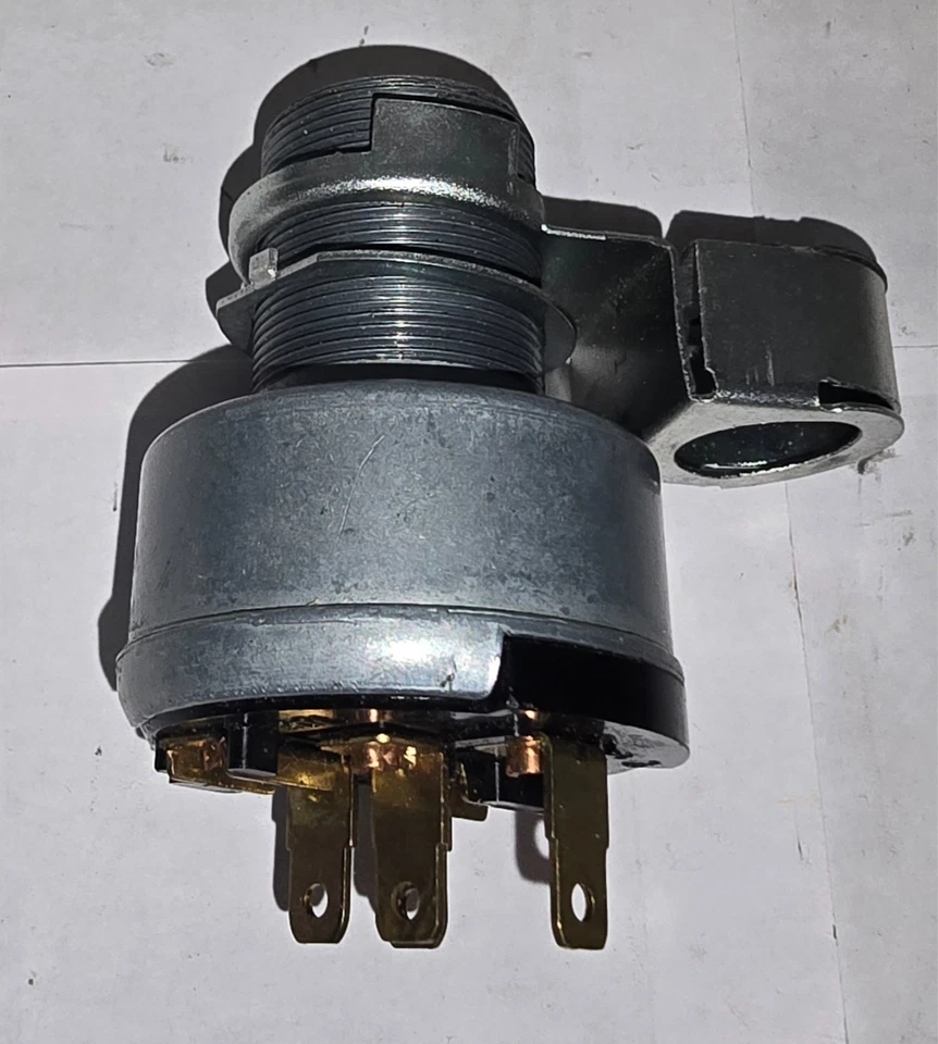 1960-65 GM IGNITION SWITCH - CHEVELLE  - CORVETTE  - CORVOIR - TRUCK  - NOS  USA - Image 4 of 4