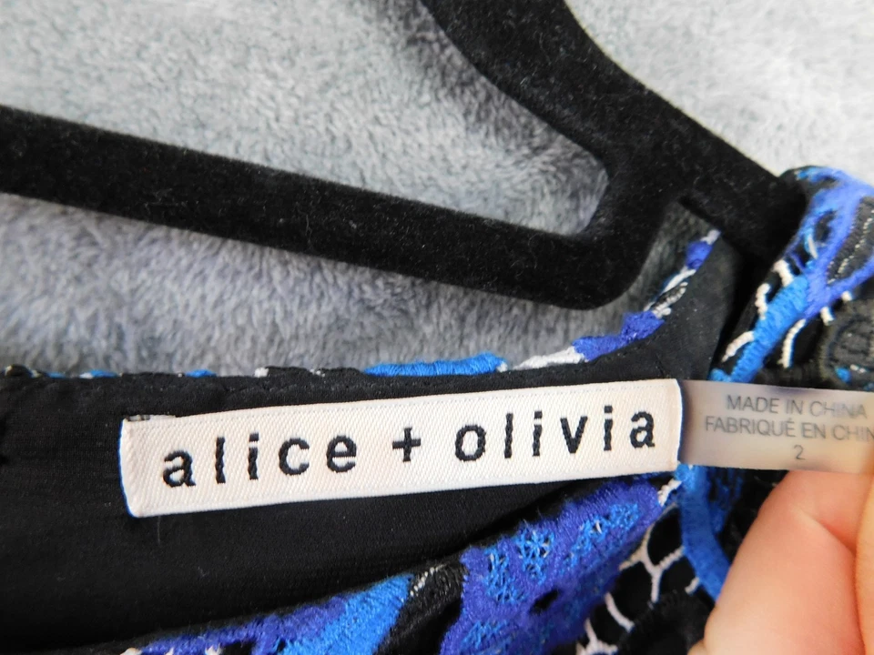 Платье женское Alice + Olivia 2 синее черно-белое с цветочным узором кружевное с коротким рукавом - Изображение 4 из 4