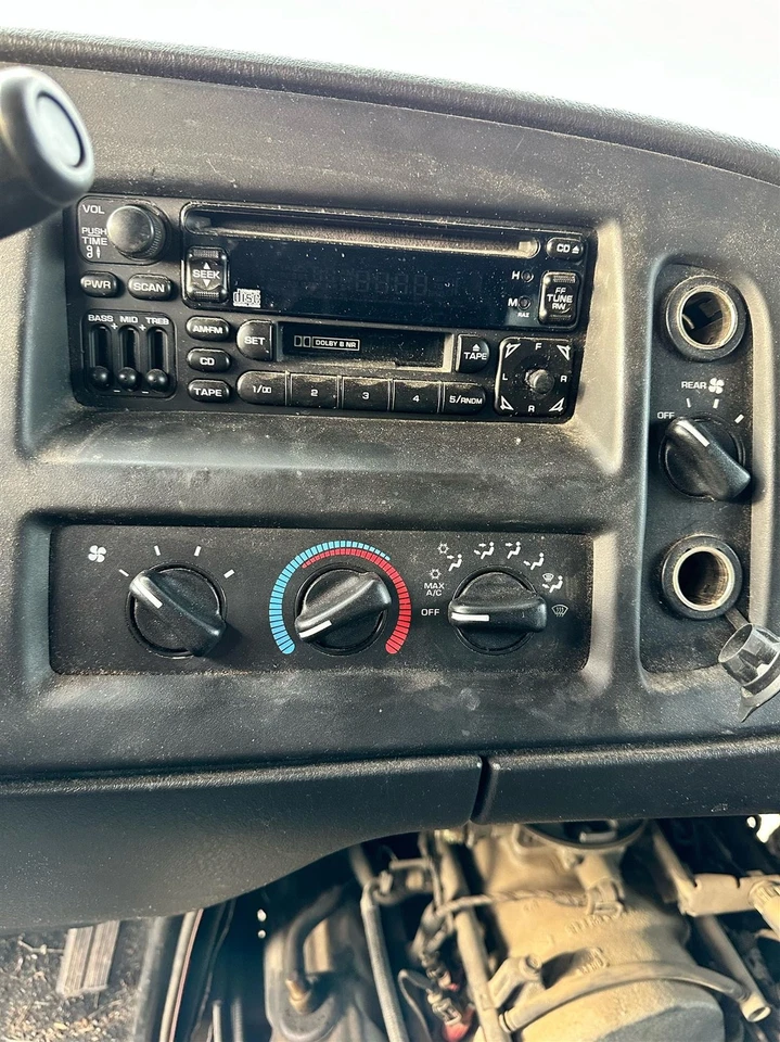 Conjunto de filtro de aire usado se adapta a: Dodge 3500 VAN 2001 grado A Foto 2 de 4