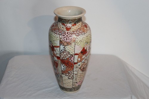 Antique Japanese Pottery Moriage Satsuma Vase Men Women Children - 第 2/12 張圖片