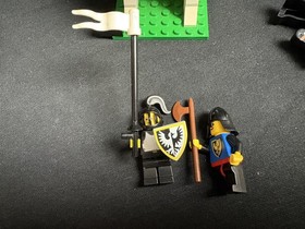 1987 Lego 6035 Castle Guard Knights Black Falcons Castle Guard