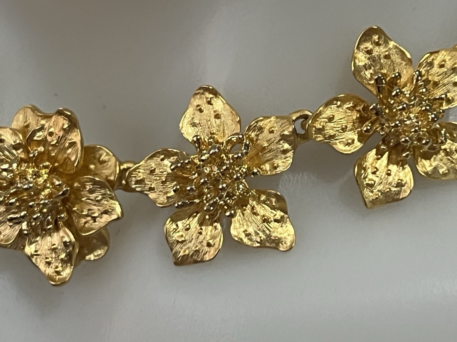 KENNETH JAY LANE DOGWOOD 22K GOLD PLATED LARGE NE… - image 13