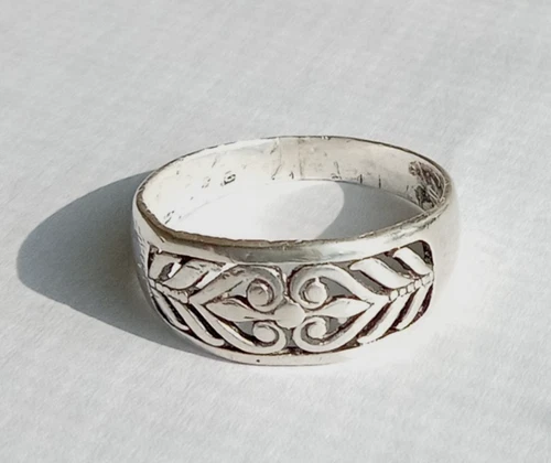 Vintage Beautiful ring Sterling Silver 925 test Women's Jewelry size 9