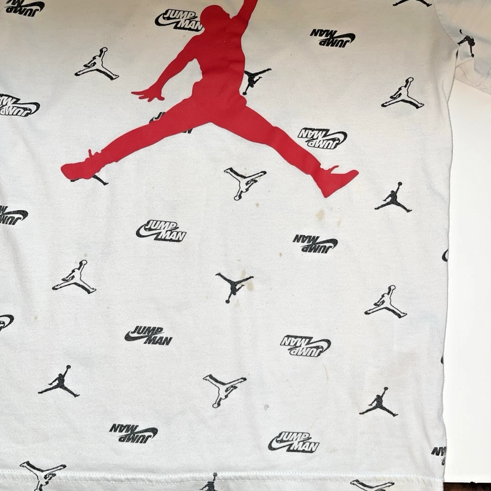 Jordan Boys set Basketball shorts with a T-shirt Red,white and black size small - Image 2 of 4