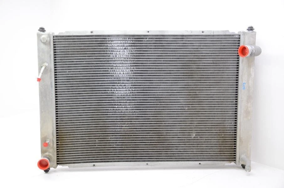 2008-2013 Infiniti G37 RWD Aftermarket Radiator and Condenser Assembly Foto 3 de 4