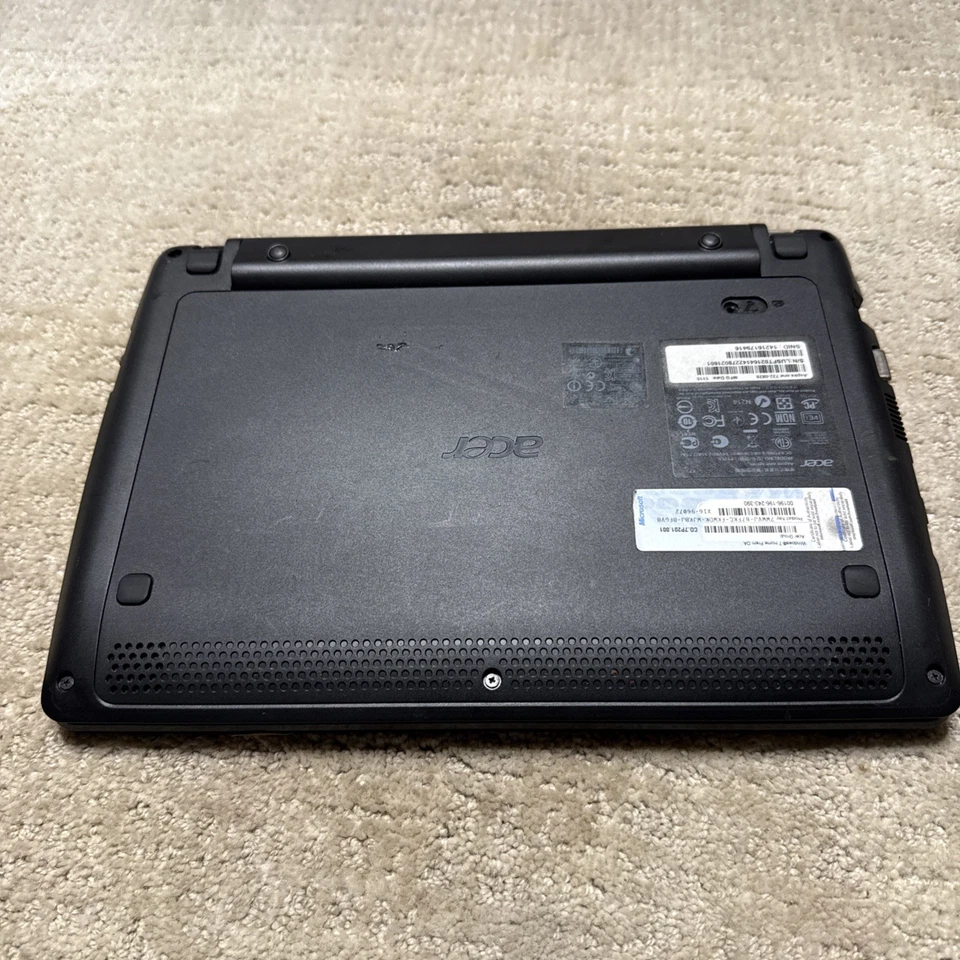 Acer Aspire One 722 11.6" Laptop  C-60 1.0GHz 4GB RAM 285GB HD windows 7  - Image 3 of 4