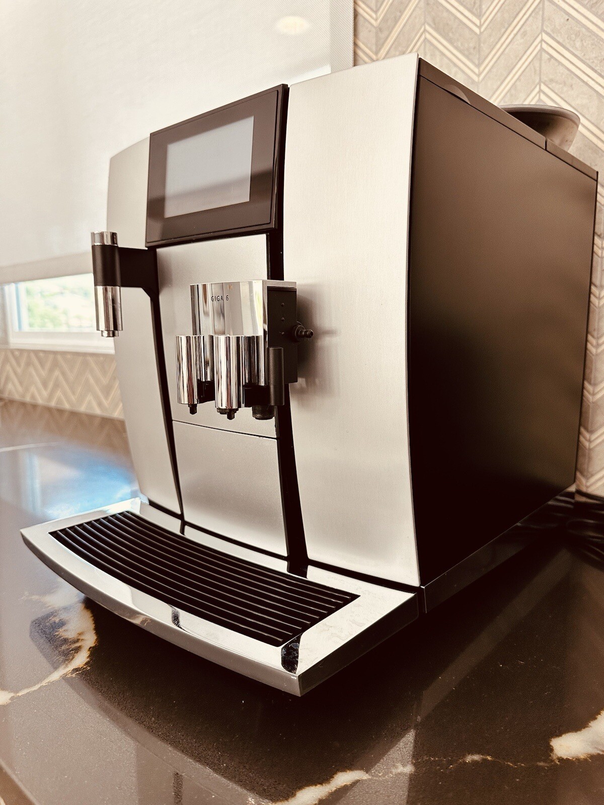Jura GIGA 6 Fully Automatic Espresso & Coffee Machine. Impeccable