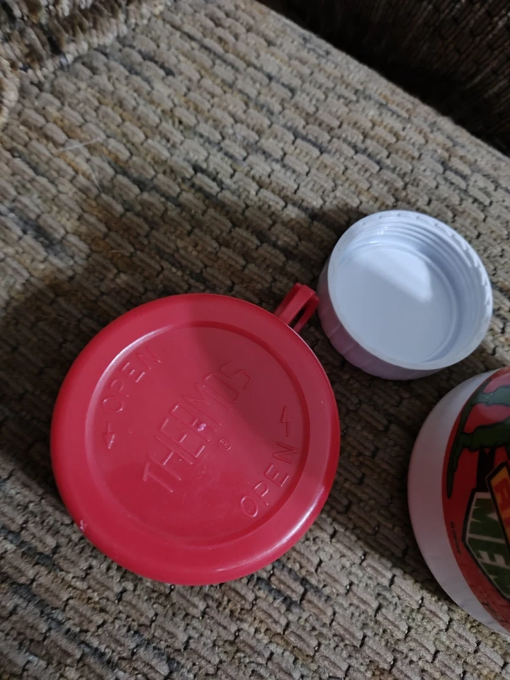 Termo Verde Ejército Hombres Fiambrera Termo Toy Story Disney Gorra Roja Limpia Foto 3 de 4