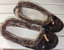 Daniel Green Women's Soft Fuzzy  Slippers Size 6
